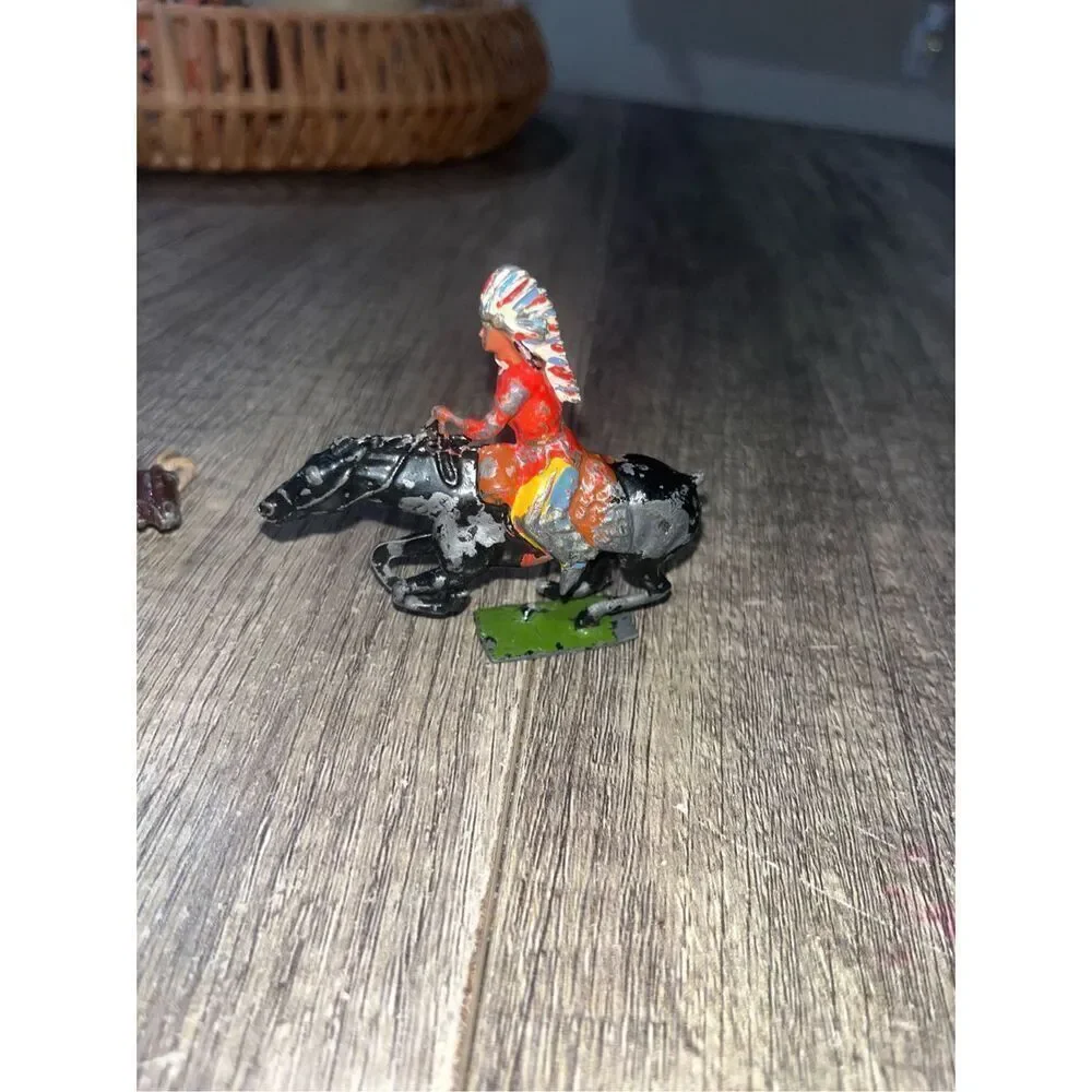 Britain's North American Indians Mounted with Weapons Cast Metal Set of 2